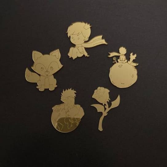 APLIQUE ACRILICO PEQUENO PRINCIPE ESPELHADO DOURADO 4CM - KIT 10 UNIDADES