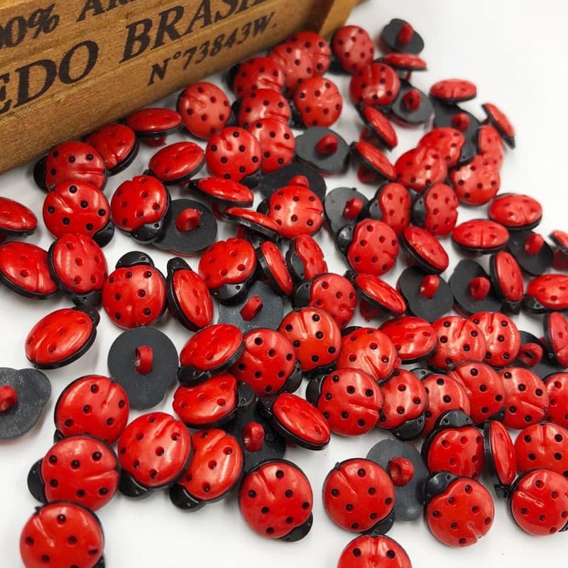 100 botões de plástico em formato de joaninha para artesanato infantil PT64 QECN VA66