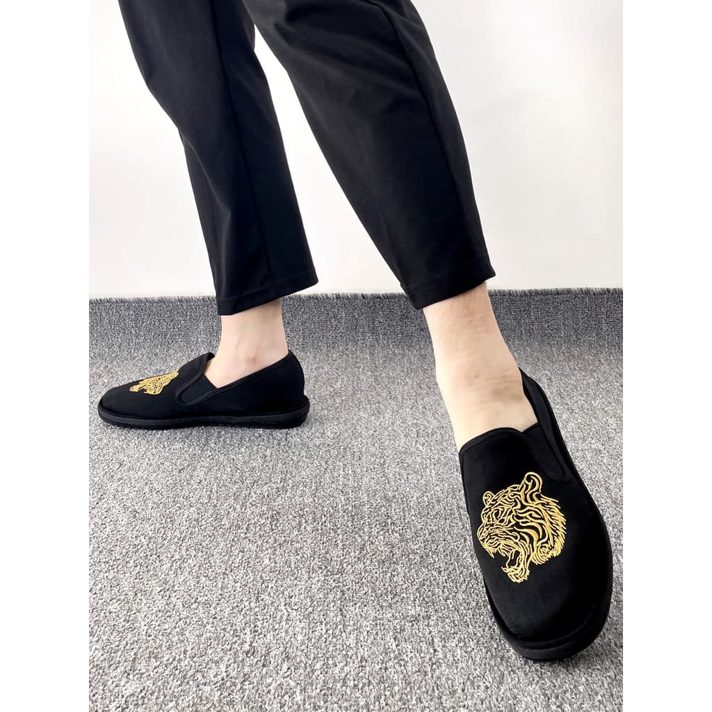 2025 novo estilo forro de lã de inverno dois algodão velho pequim sapatos de pano masculino bordado de um Pedal confortá