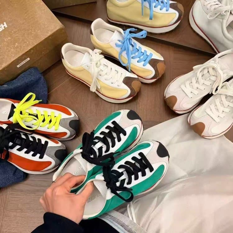 Sapatos femininos de cano baixo com cadarço de borracha 2026 cores combinam com sapatos femininos casuais e confortáveis
