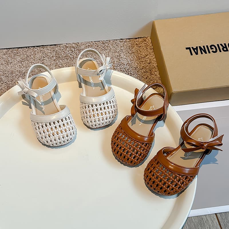 Meninas Baotou sandálias 2024 verão novo estilo sapatos infantis meninas tecido princesa sapatos de sola macia crianças