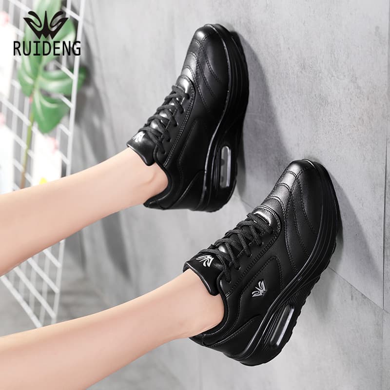 Ruideng sapatos femininos casuais sapatos esportivos de couro à prova dwaterproof água absorção de choque leve mãe sapat