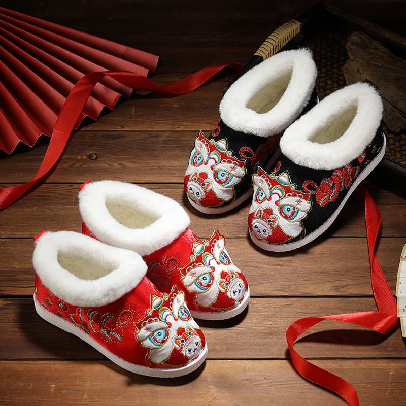 Sapatos Hanfu infantis inverno 2024 novo estilo roupas de ano novo sapatos combinando sapatos infantis de lã bordada men