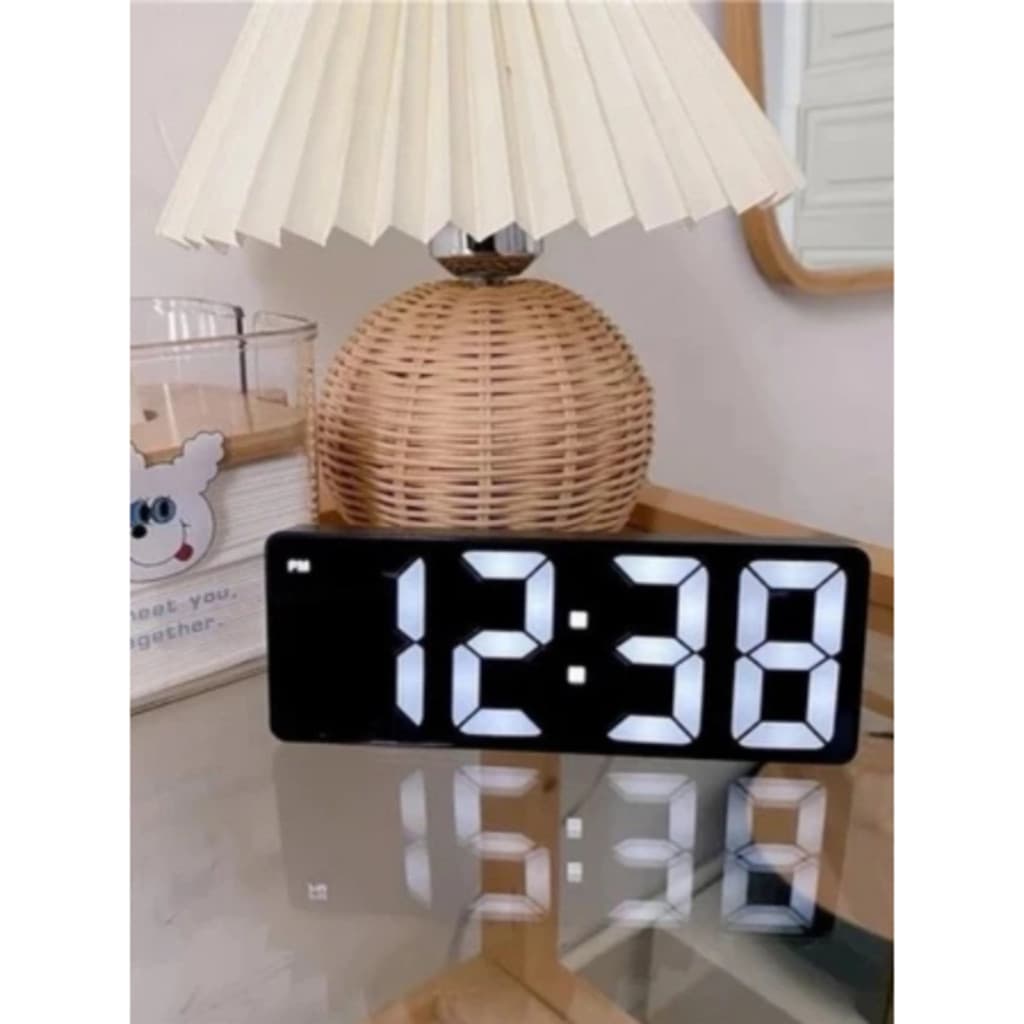 Relógio Digital de Parede LED com Alarme, Brilho Ajustável e Controle de Voz - Preto e Branco