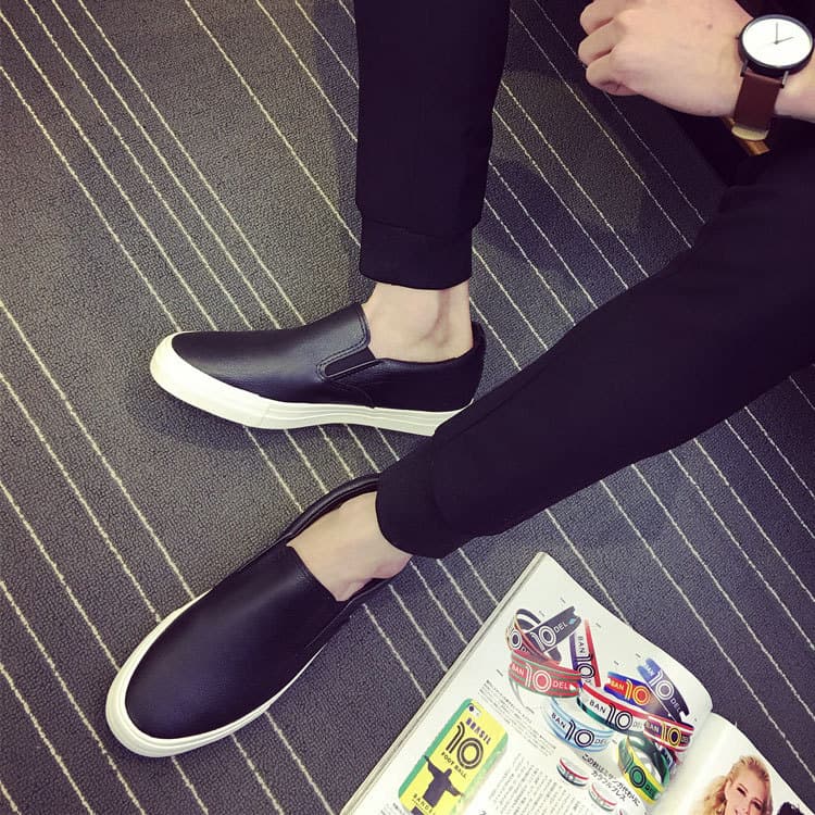 Versão coreana couro do plutônio cor sólida tênis masculino deslizamento em sapatos preguiçosos de sola grossa aumentand