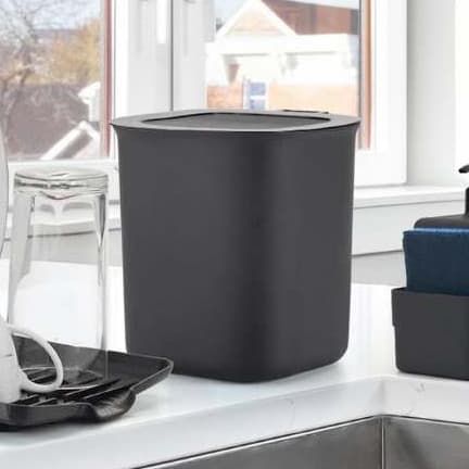 Lixeira Pequena 2,5L Preta com Tampa – Organização e Higiene para Casa e Escritório