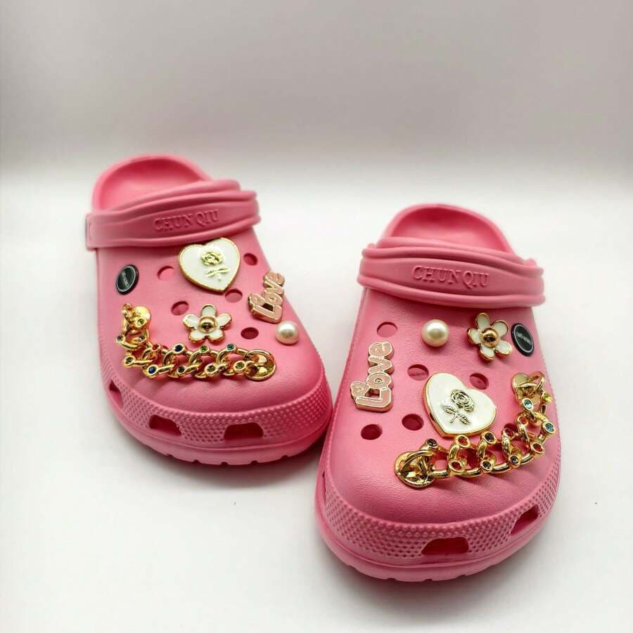 Babuche Casual com Pingentes de Luxo – Conforto e Exclusividade para Todas as Ocasiões