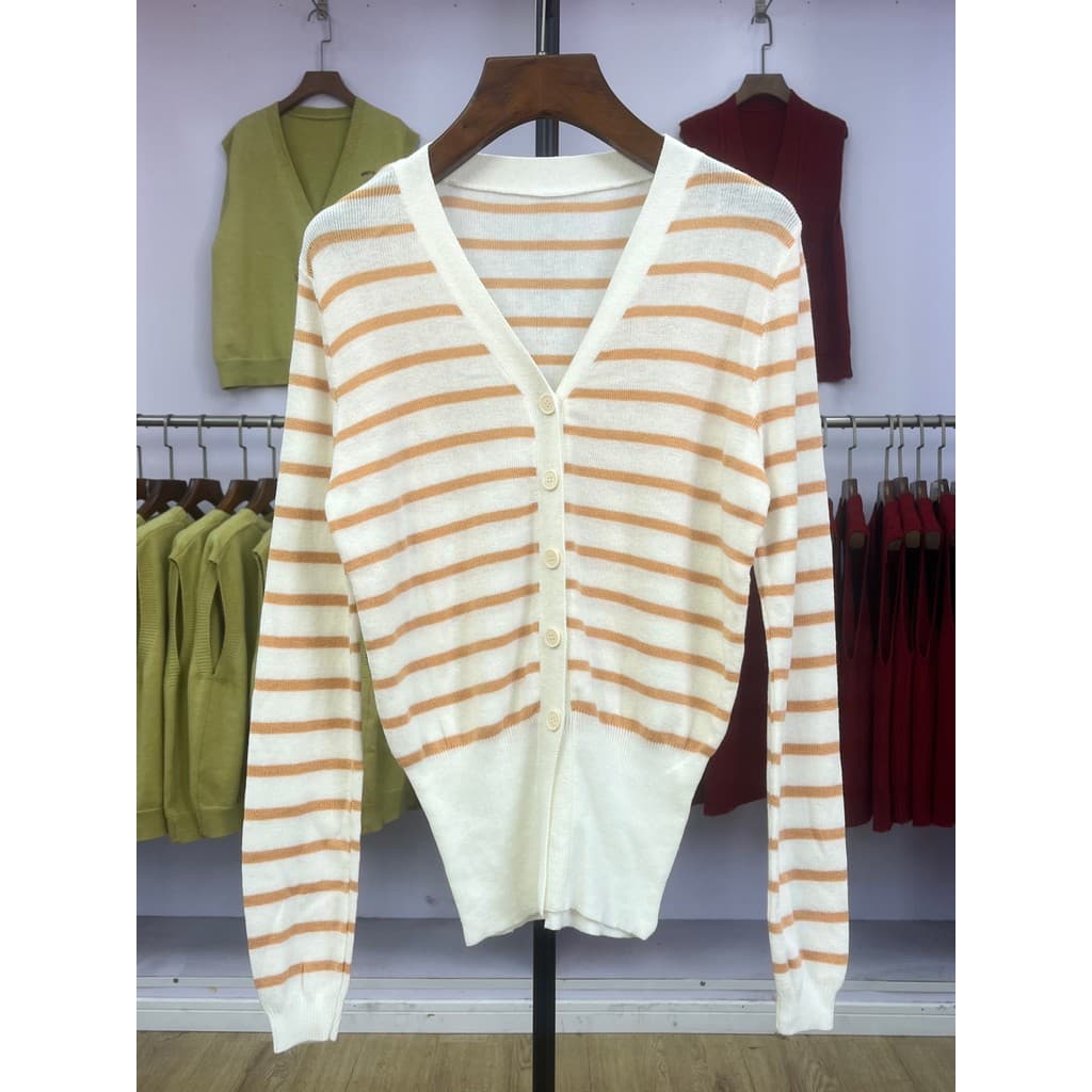 550 Cardigan de malha camisola feminina 2025 primavera novo estilo listrado fino ajuste com decote em V manga comprida a