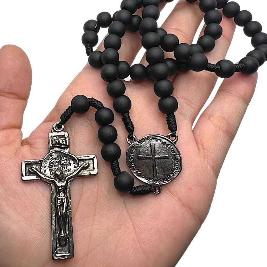 Terço Medalha Das Duas Cruzes Perola Preta Emborrachada