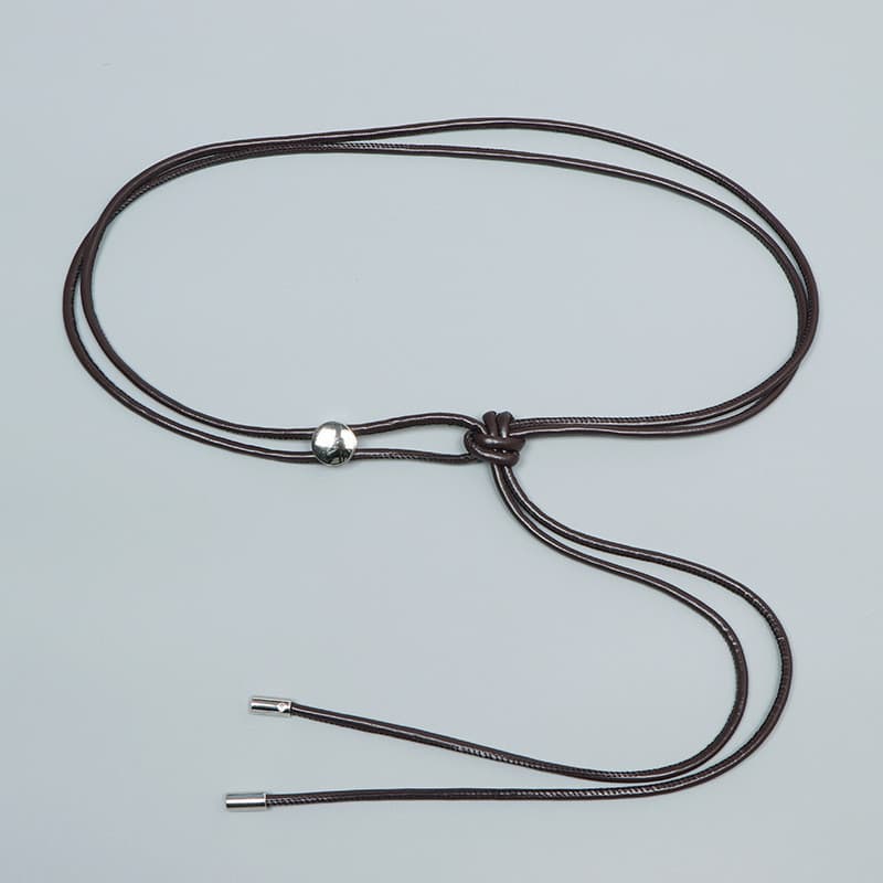 Decoração de Outono e Inverno com Saia, Suéter, Casaco, Jaqueta de Pluma, Moda Versátil com Corda de Couro