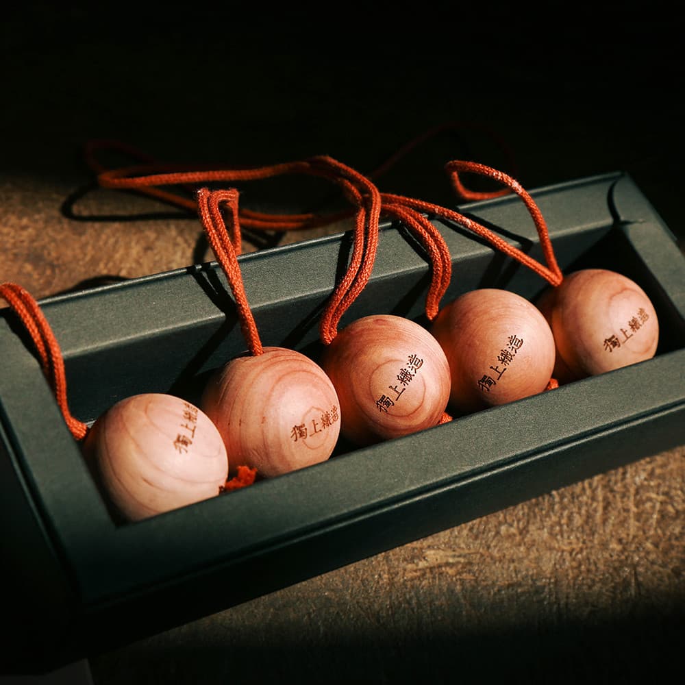 Guarda-roupa tecido exclusivo à prova de umidade à prova de traças ch n bola de cedro vermelho Natural