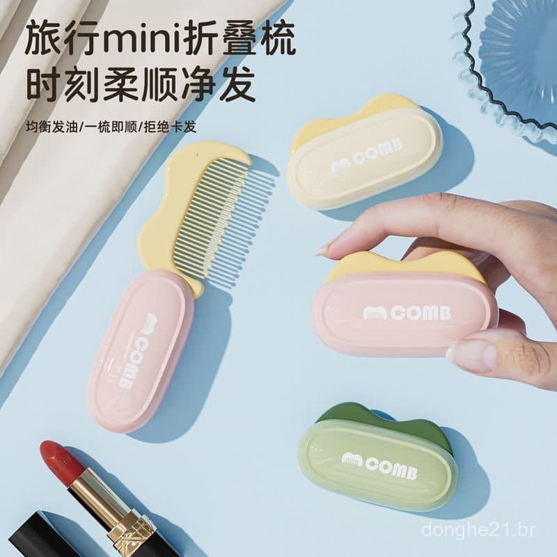 Um pequeno pente dobrável adequado para pele seca ou molhada, com dentes de massagem antiestáticos.
