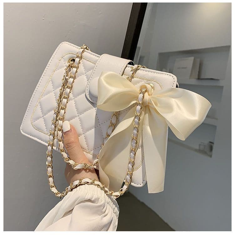 A bolsa feminina popular deste verão é um novo item de moda, com uma corrente de diamantes, uma bolsa de ombro de alta q