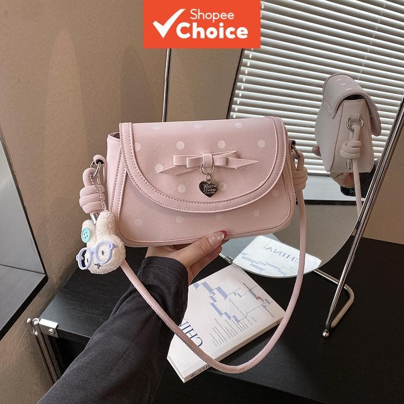 Bolsa tiracolo rosa de bolinhas com laço e detalhe de coelho de pelúcia, estilo doce e feminino