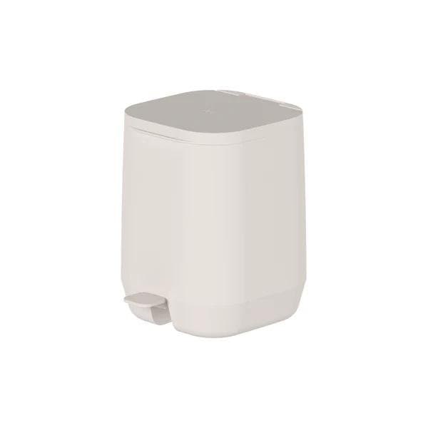 Lixeira de pedal bege Martiplast OU Aura de 6 litros com fechamento suave e silencioso