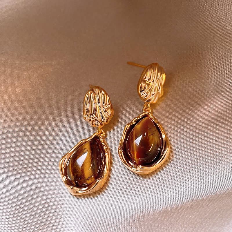 [Estoque pronto] Melade Tiger Eye Stone Retro Brincos Feminino 2025 Novo Estilo Luz Luxo High-End Brincos Outono Inverno