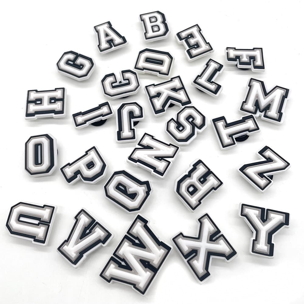 Charms de Sapatos 26 Letras Inglesas Pretas e Brancas Decorações Acessórios de PVC com Botão