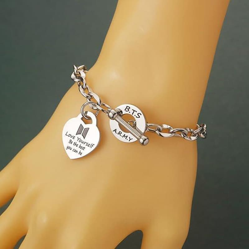 Pulseira Kpop Ido BTS Stray Kids, com pingente em formato de coração, feita de aço inoxidável, equipada com fecho de lig