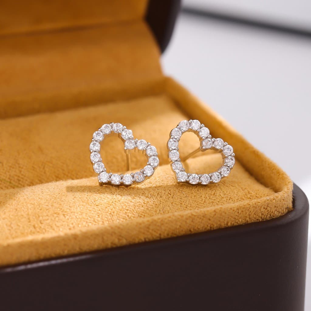 Novo estilo 925 brincos de prata esterlina temperamento elegante em forma de coração oco All-Match cravejado de diamante