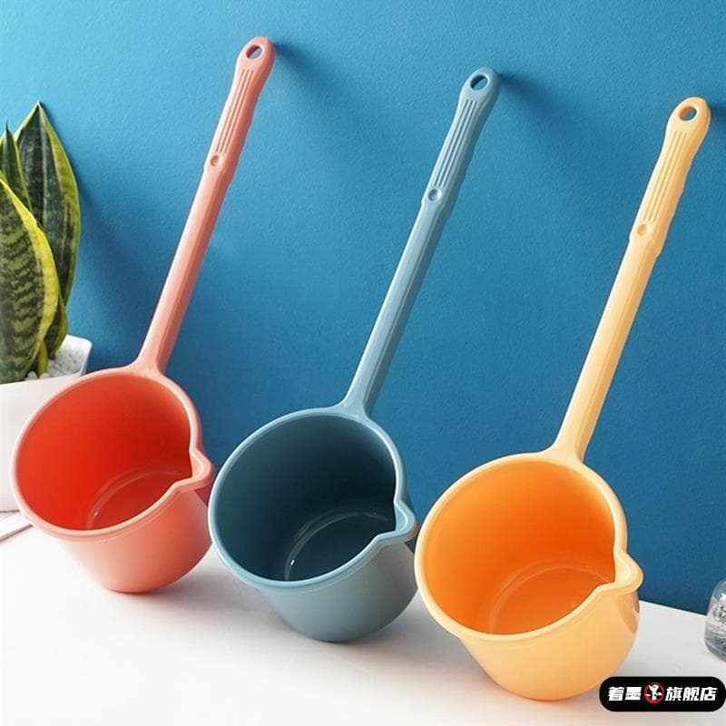 Concha de água com cabo longo de plástico grosso para cultivo de flores Rega de vegetais Resistente ao desgaste Colher d