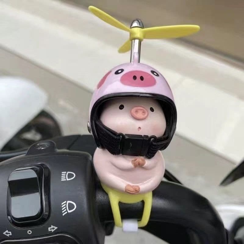 Ornamento de Veículo Elétrico Carro Desenho de Porco Decoração Bicicleta Corgi Acessório Fofo Capacete Pikachu Libélula