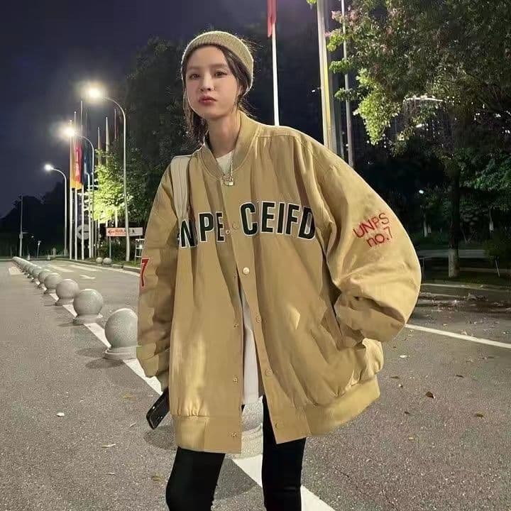 [Venda quente] Toalha retrô americana bordada camuflada bola jaqueta feminina Design solto masculino feminino jaqueta de