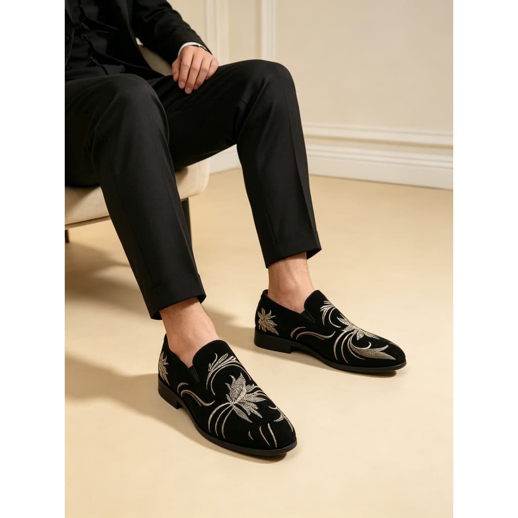 Britânico apontou mocassins masculino Nubuck couro bordado na moda estilo chinês sapatos de couro casuais masculinos res