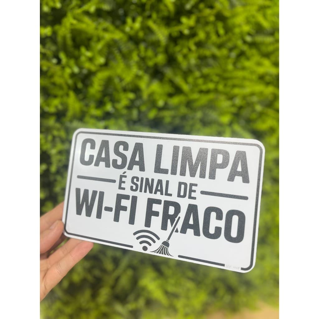 Quadro Decorativo Frase Engraçada Casa Limpa Sinal WiFi Fraco 20x15cm