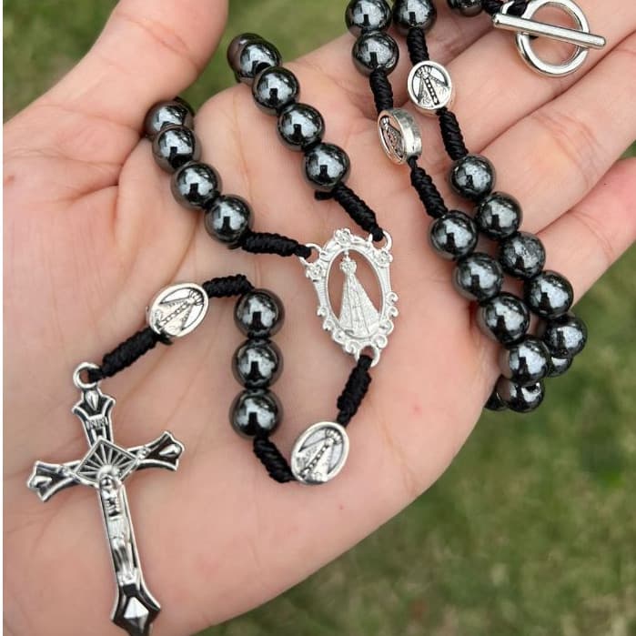 Terço Colar Nossa Senhora Aparecida De Pescoço Hematita 40cm