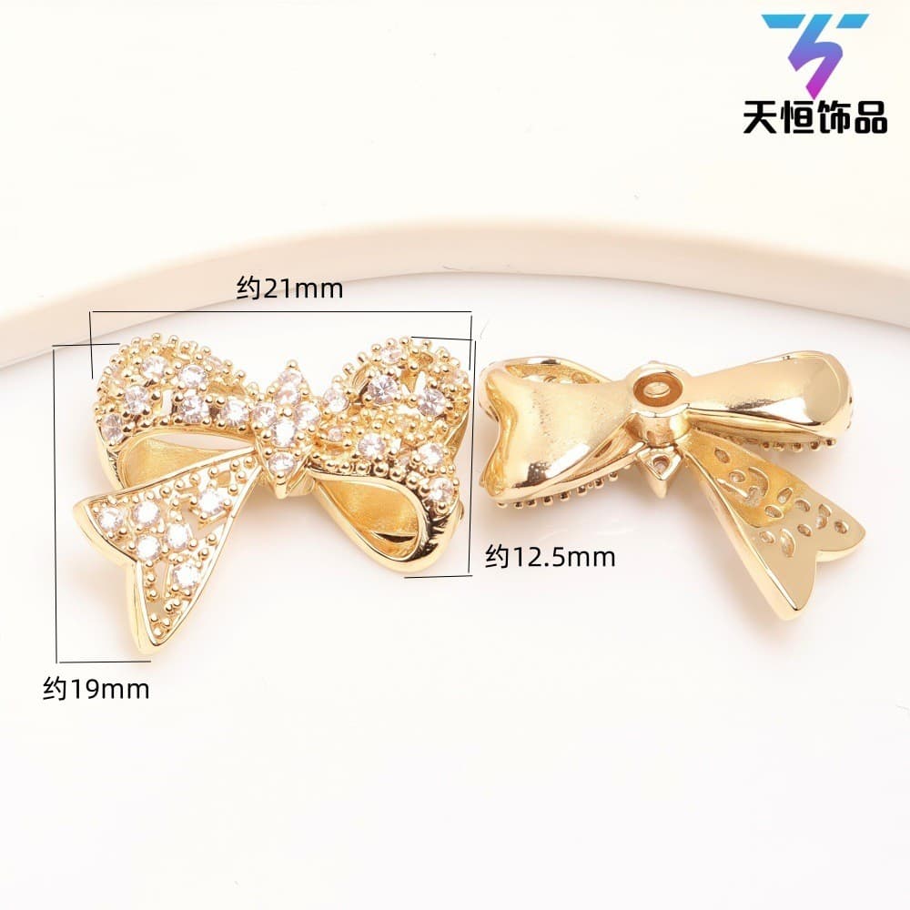Acessório de cristal em forma de laço com zircônias e banho de ouro 14K, que mantém a cor, para pulseiras artesanais e a