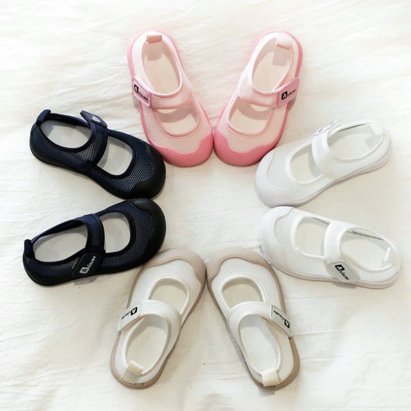 Sandálias esportivas para bebês, sapatos internos para jardim de infância, sapatos brancos para meninos, malha respiráve