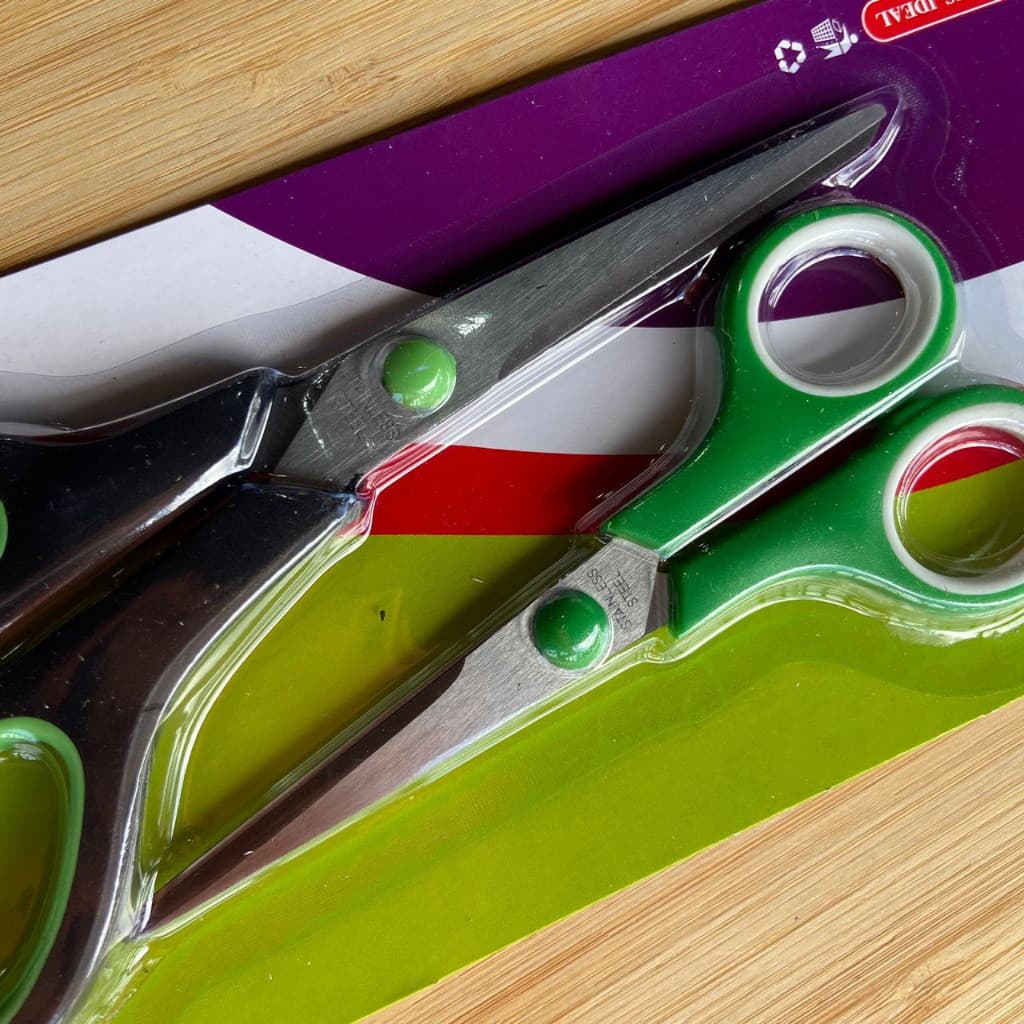 Kit com 2 Tesoura Scissors (Uma Grande e Uma Pequena)
