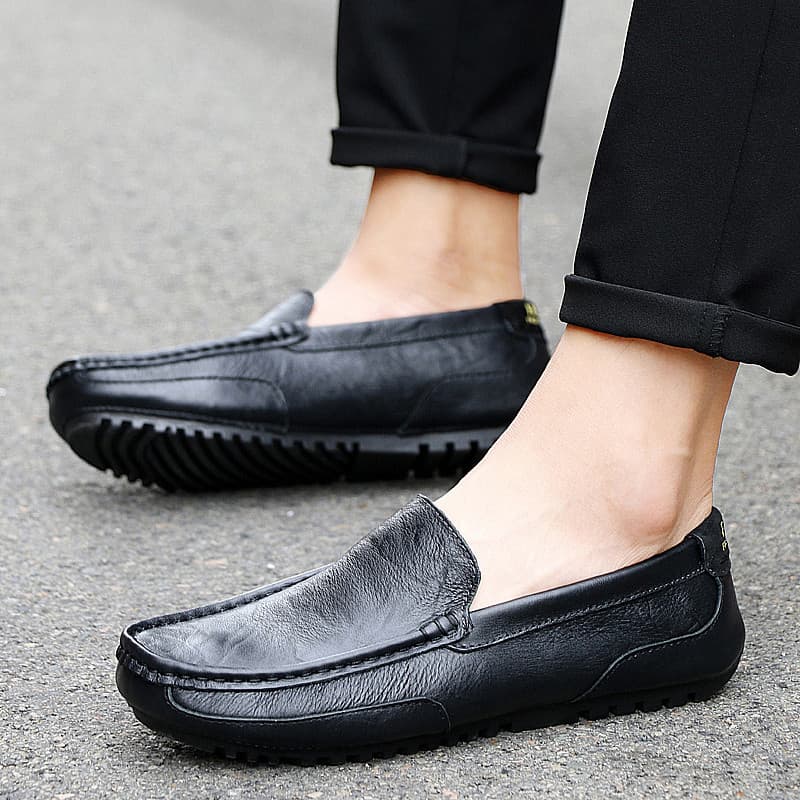 2026 primavera verão sapatos de couro preto masculino preguiçoso provocando Acne versão coreana na moda Casual ervilhas