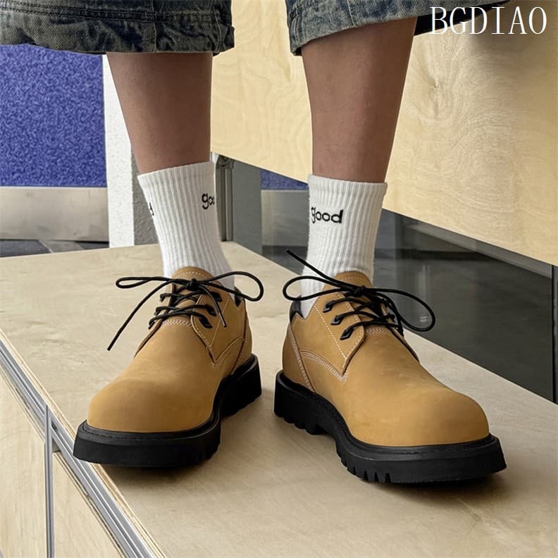 2025 novo estilo Mickey sapatos de dedo grande masculino de sola grossa aumentado Retro ferramentas de cano baixo Casual