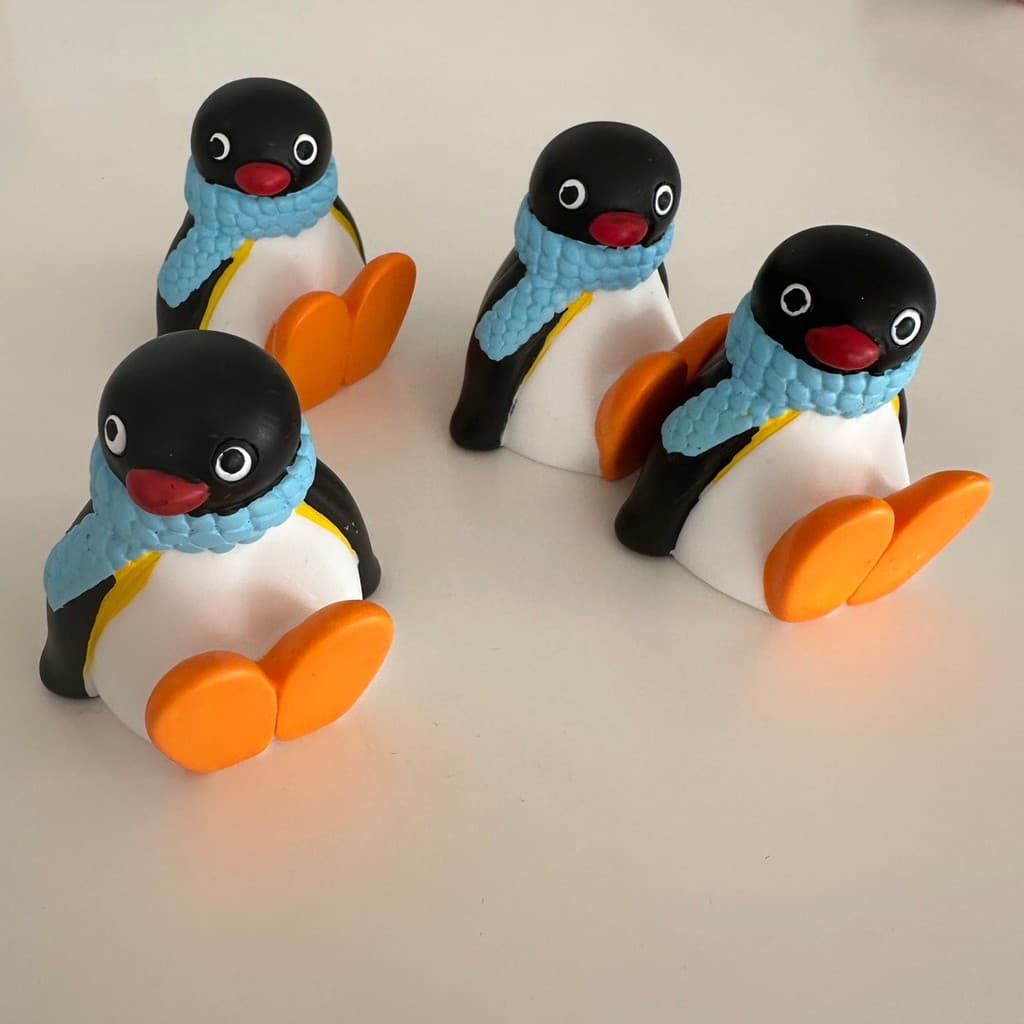 Pequeno livro vermelho venda quente dos desenhos animados pingu pinguim família boneca decoração carro boneca decoração