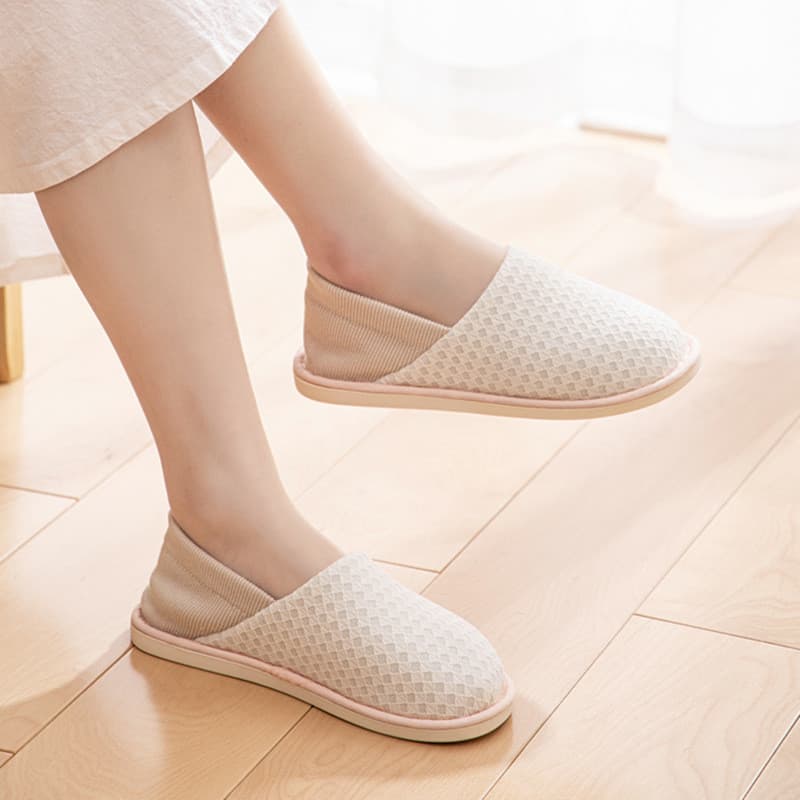Sapatos de confinamento macio de sola grossa sola macia pós-parto respirável chinelos de verão interior primavera outono