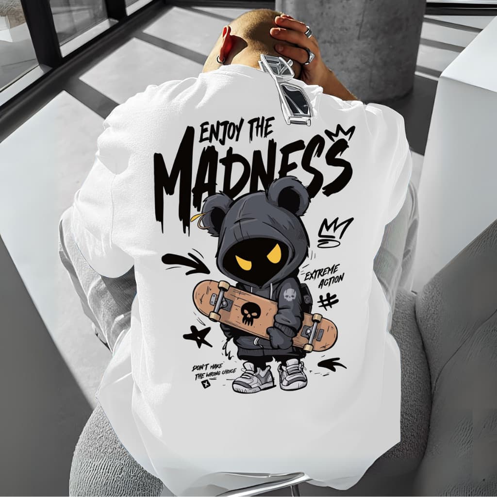 Camiseta Oversized Streetwear Urso com Skate Unissex Estilo Jovem Estampa Costas Moderno