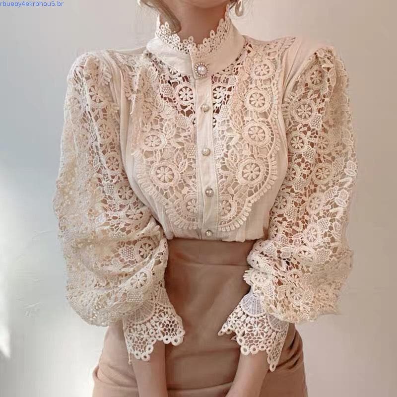 Blusa Feminina Elegante com Mangas Vazadas Bordadas em Pétalas, Detalhes em Renda Floral, Gola Alta, Csa Túnica de Ou