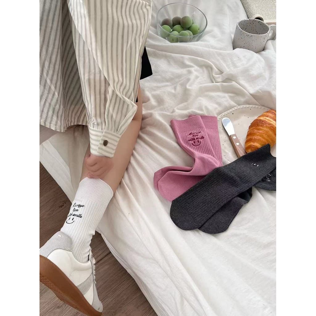[AB Bordado Pilha ins Smiley Face Socks] Primavera Verão Estilo Fino Meias Coreanas Assimétricas Senhoras Meias de Algod