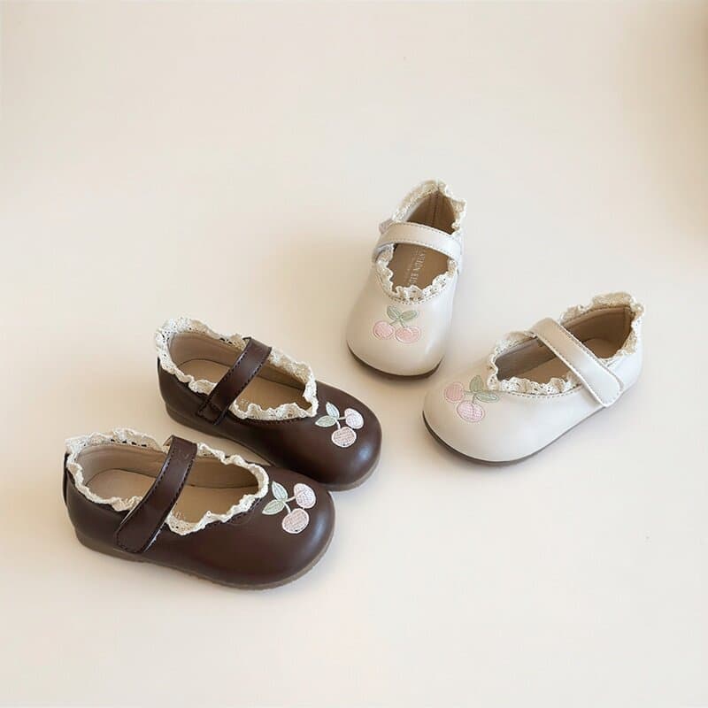 2026 primavera outono novo estilo meninas rendas Mary Jane sapatos de couro meninas sola macia moda pequena cereja sapat
