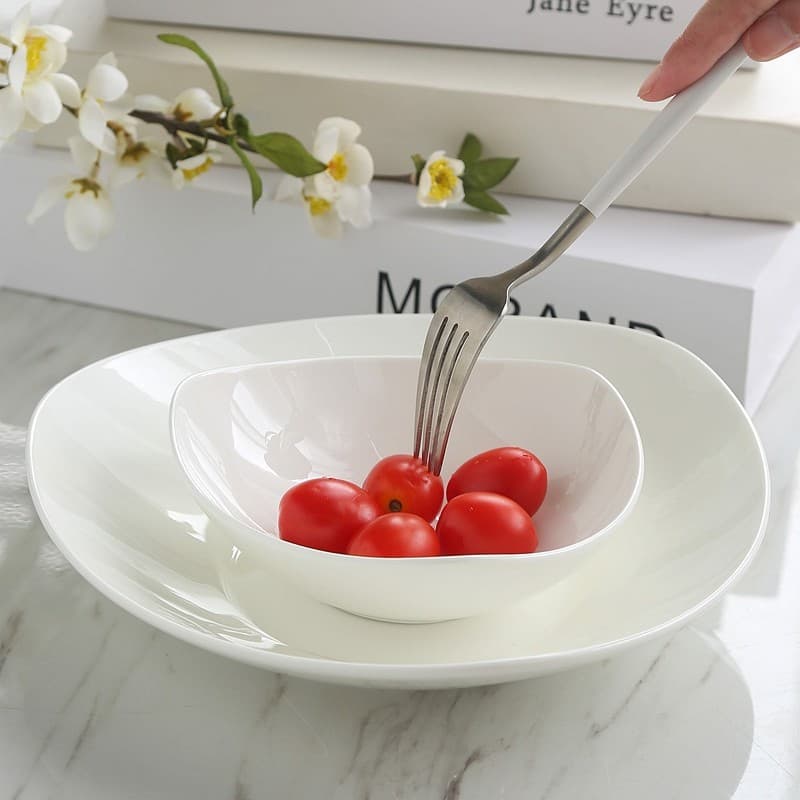Prato de porcelana de osso branco puro doméstico, prato de sopa triangular, macarrão, arroz, salada, criativo, prato de