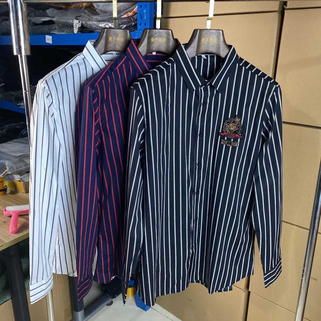 Pegar vazamento-primavera outono moda masculina listras verticais camisa de manga comprida fino ajuste mais magro olhar