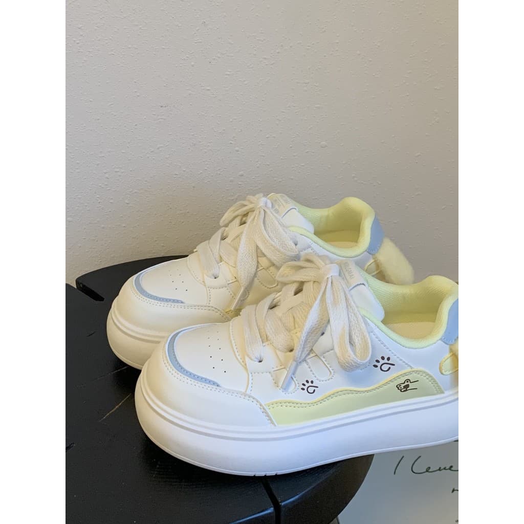 Filhote de cachorro creme de sola grossa sapatos brancos femininos 2025 primavera outono novo estilo nicho All-Match est