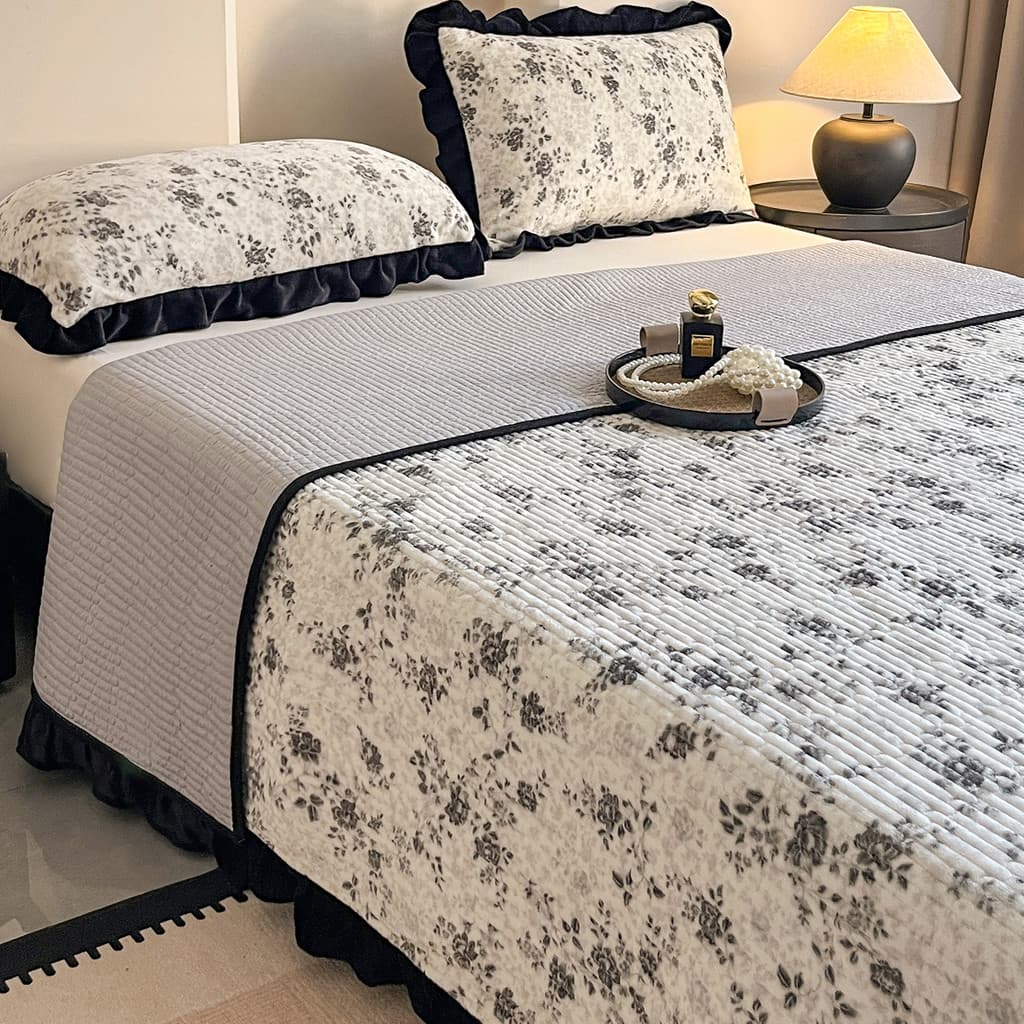 Preto branco francês Hepburn estilo renda leite veludo capa de cama única peça outono inverno 2025 novo estilo velo folh
