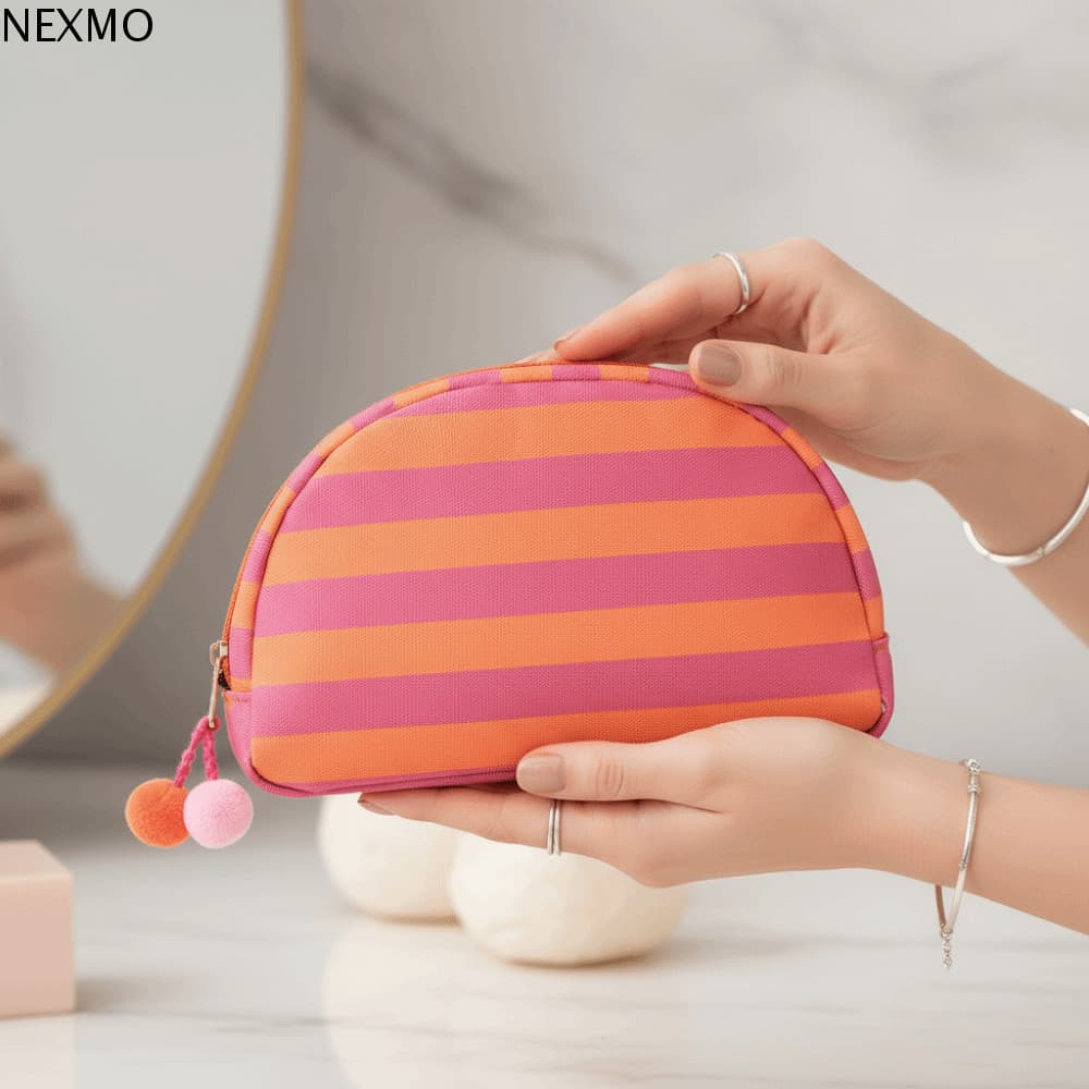Bolsa Cosmética Listrada NEXMO , Leve E Portátil Em Formato De Concha Cor Contrastante , Borla pom -