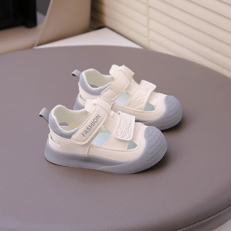 Menino sandálias de bebê verão novo estilo bebê sola macia sapatos da criança 1-3 anos de idade 2 meninas Baotou Anti-po