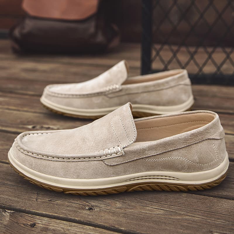 Mocassins masculinos Slip-On 2025 novo estilo sapatos masculinos de couro genuíno sapatos casuais sola macia All-Match e