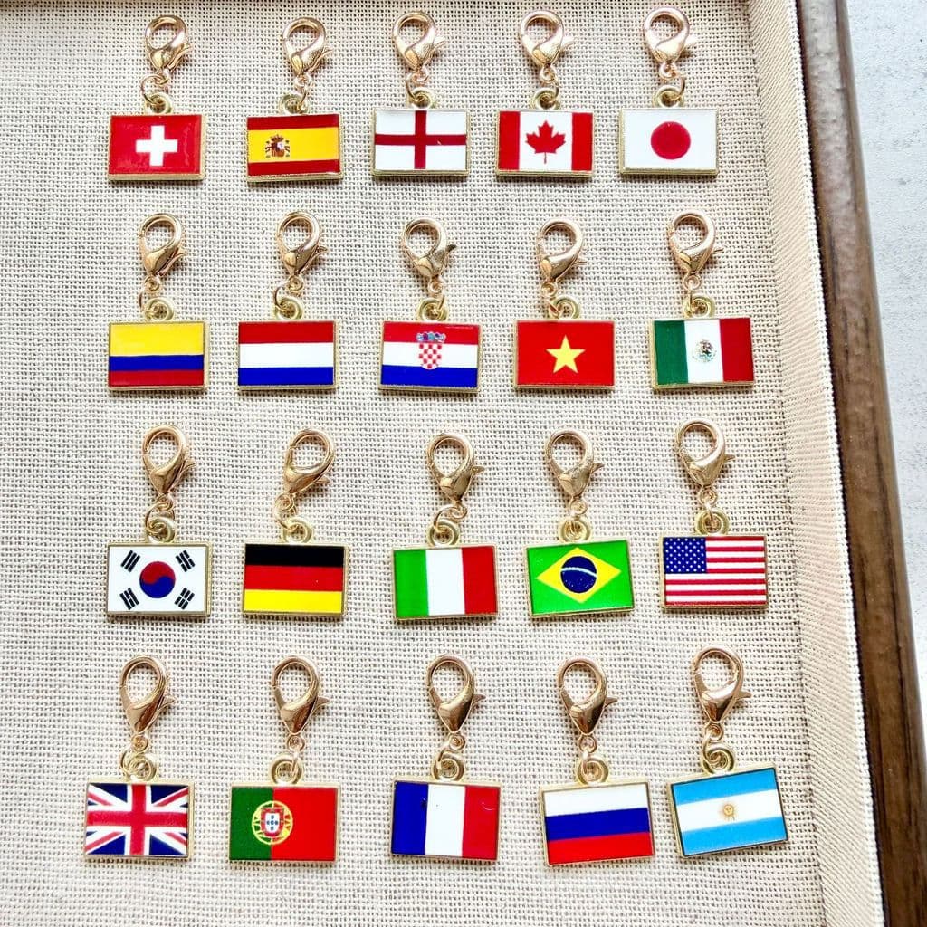 10*6.6mm Modelo De Chaveiros Com Bandeiras De Países Do Mundo Pingentes de Metal Esmaltado Presentes De viagem lembrança