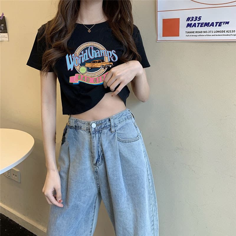 Top curto recortado com cintura alta calças largas Design nicho 2026 novo estilo preto manga curta camiseta feminina ver