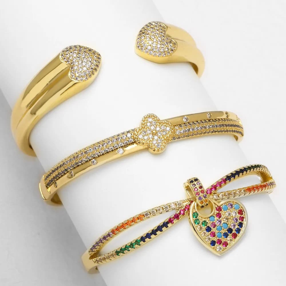 Pulseira Feminina em Forma de Coração de Cristal Multicolorido / Bracelete Banhado a Ouro / Presente de Joia Personaliza